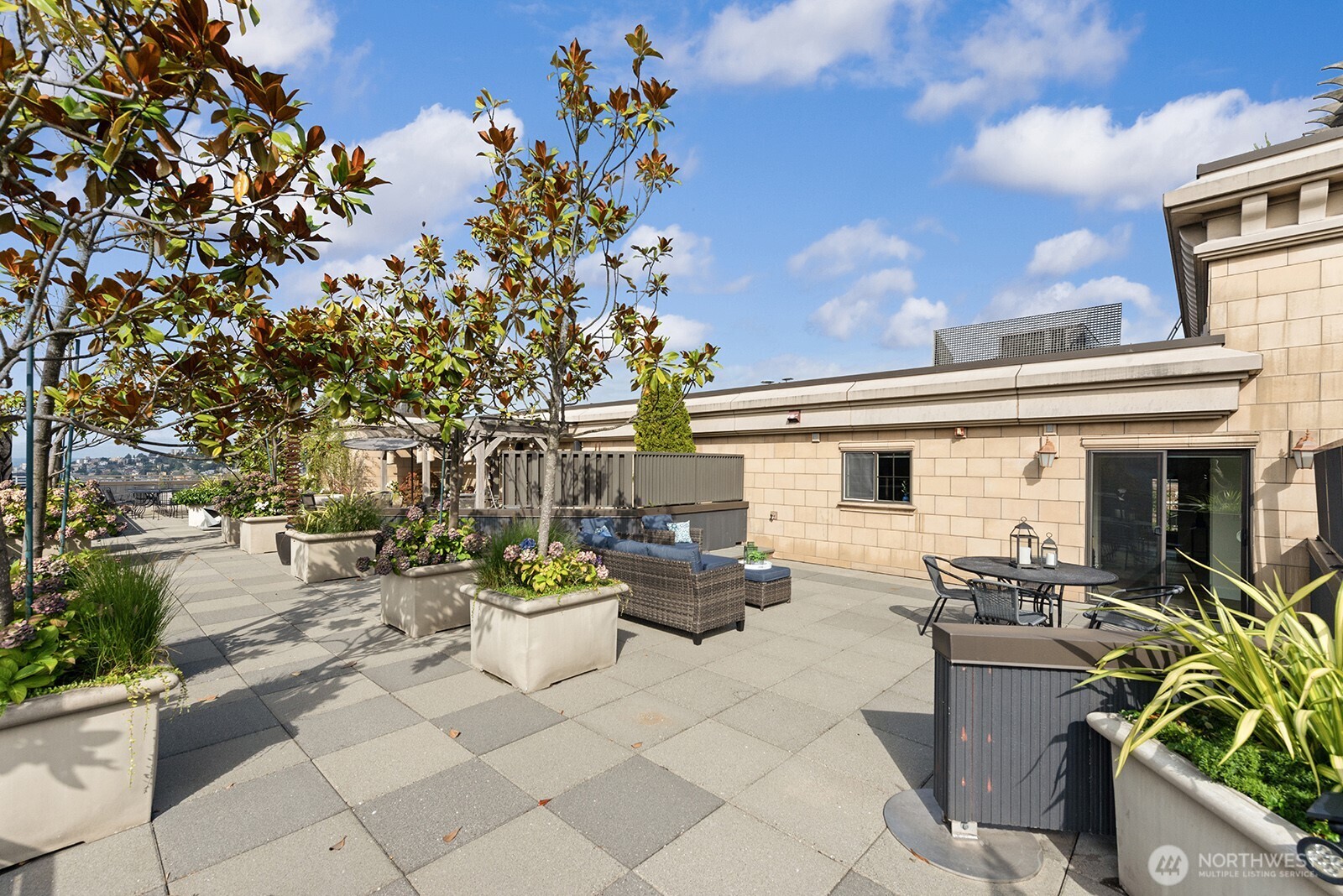 745 Bellevue Avenue East, Unit 401 Seattle, WA 98102 - Photo 30 of 38