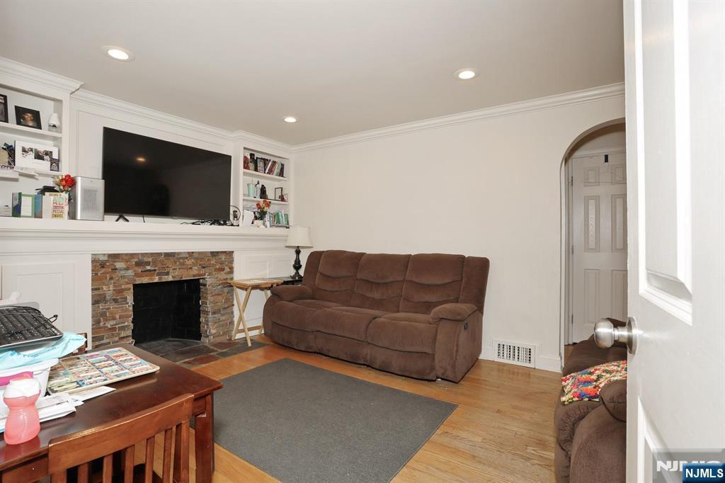 45 Webster Street Ridgefield Park, NJ 07660 - Photo 5 of 40