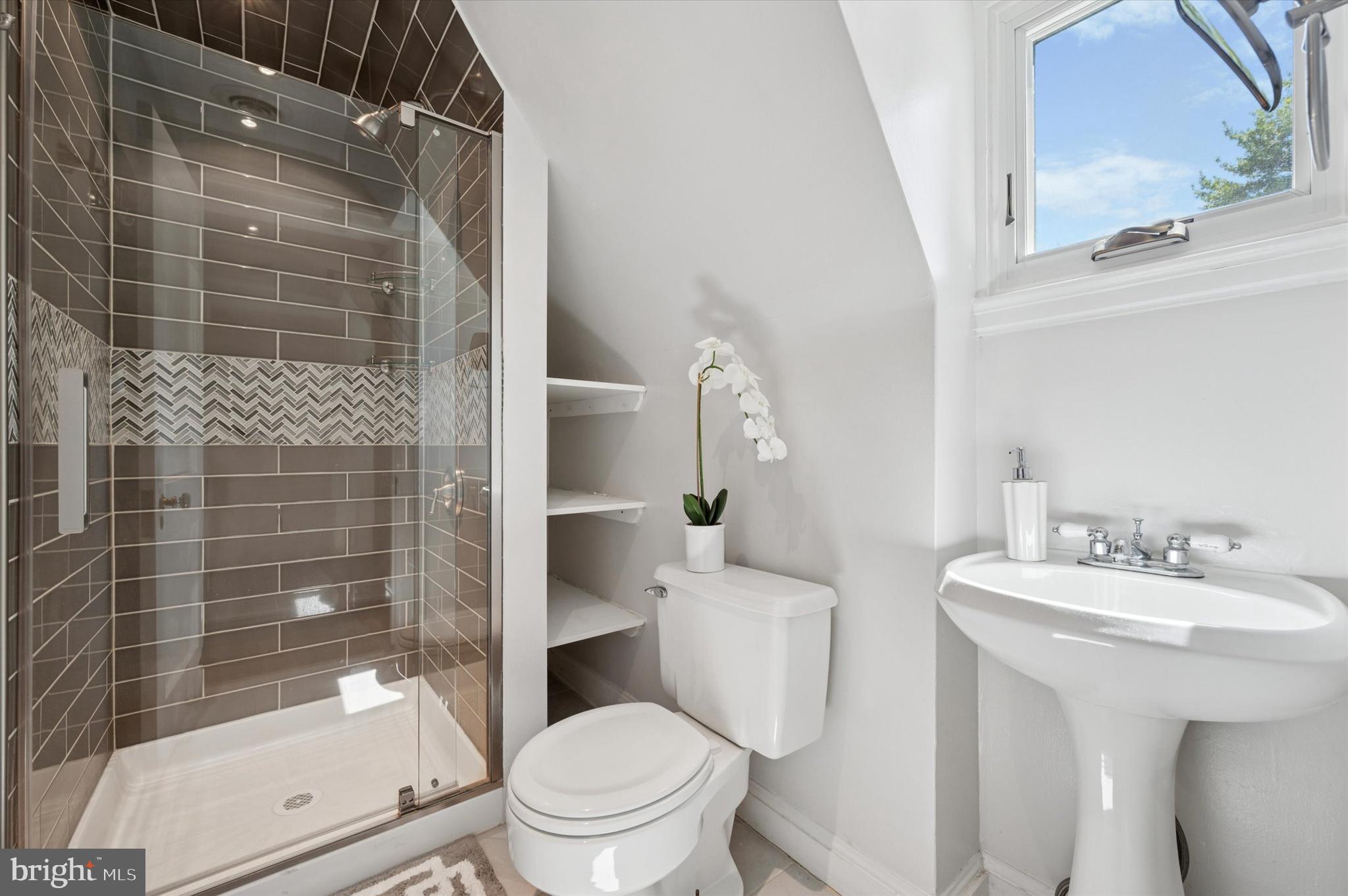 211 Ladbroke Road Bryn Mawr, PA 19010 - Photo 29 of 38 a bathroom with a sink toilet and shower