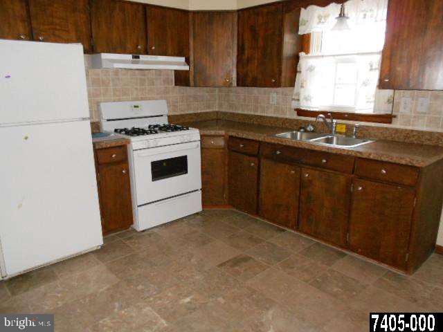 304 Dew Drop Road York, PA 17402 - Photo 3 of 18