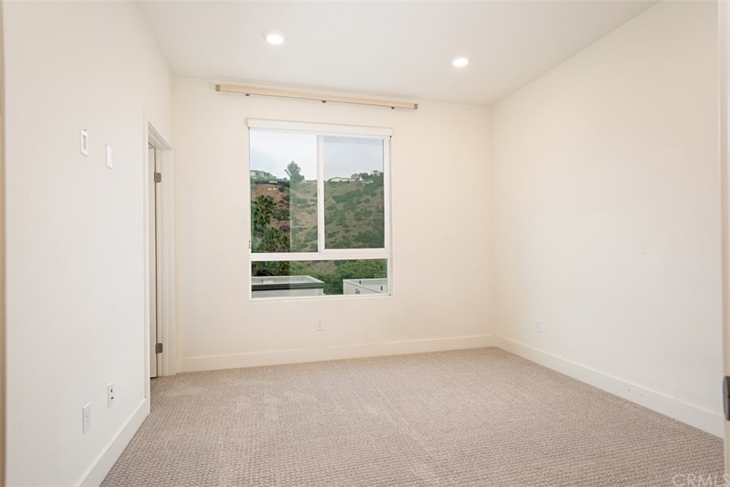 2771 Wright Lane Los Angeles, CA 90068 - Photo 22 of 31 an empty room with a window