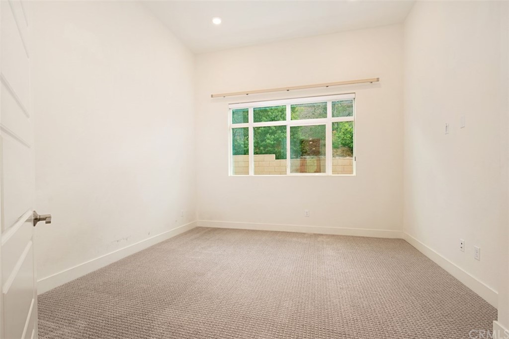 2771 Wright Lane Los Angeles, CA 90068 - Photo 27 of 31 an empty room with a window