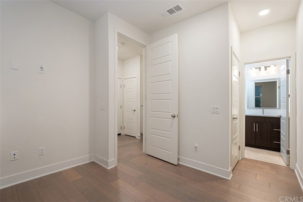 2771 Wright Lane Los Angeles, CA 90068 - Photo 9 of 31 an empty room with mirror