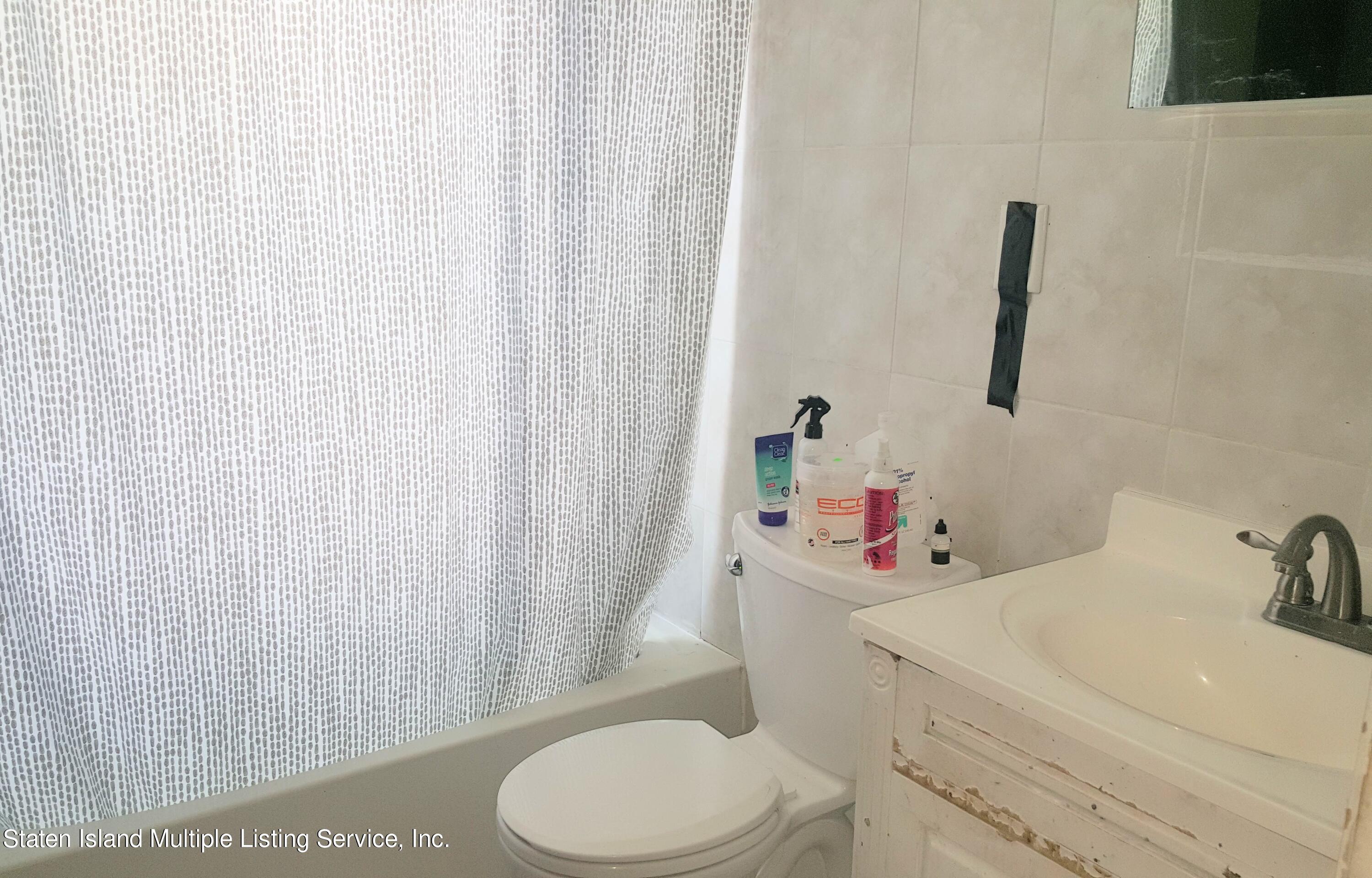 15 Fillmore Street Staten Island, NY 10301 - Photo 10 of 19 2ND FL BATH