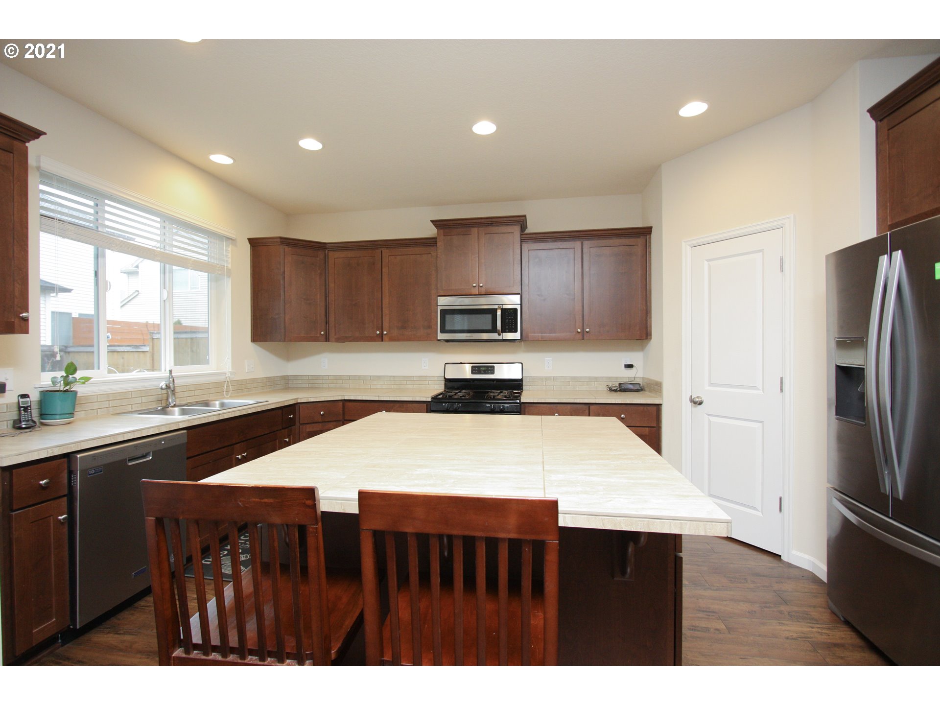 8615 Southwest Schmidt Loop Tigard, OR 97224 - Photo 2 of 22 Gallery Image 2