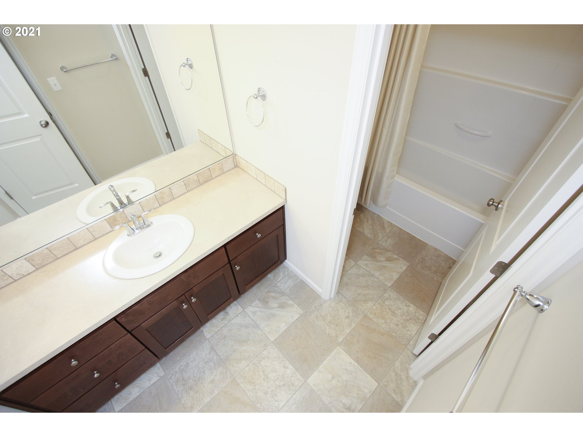 8615 Southwest Schmidt Loop Tigard, OR 97224 - Photo 11 of 22 Gallery Image 11