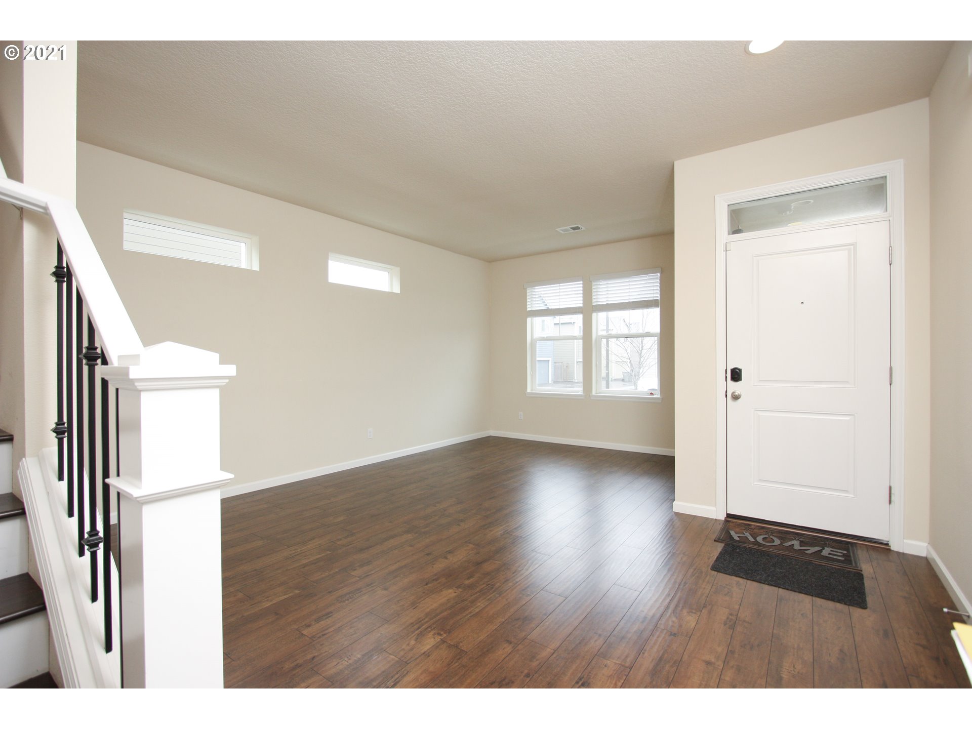 8615 Southwest Schmidt Loop Tigard, OR 97224 - Photo 4 of 22 Gallery Image 4