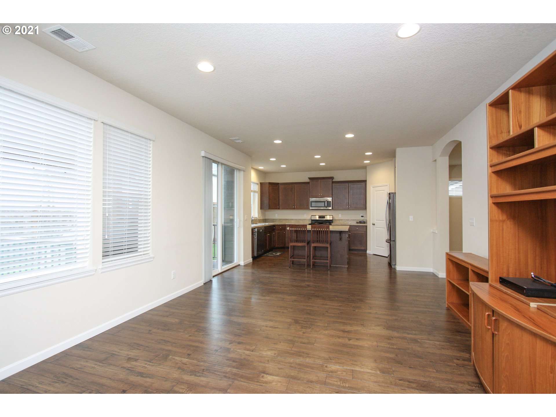 8615 Southwest Schmidt Loop Tigard, OR 97224 - Photo 6 of 22 Gallery Image 6