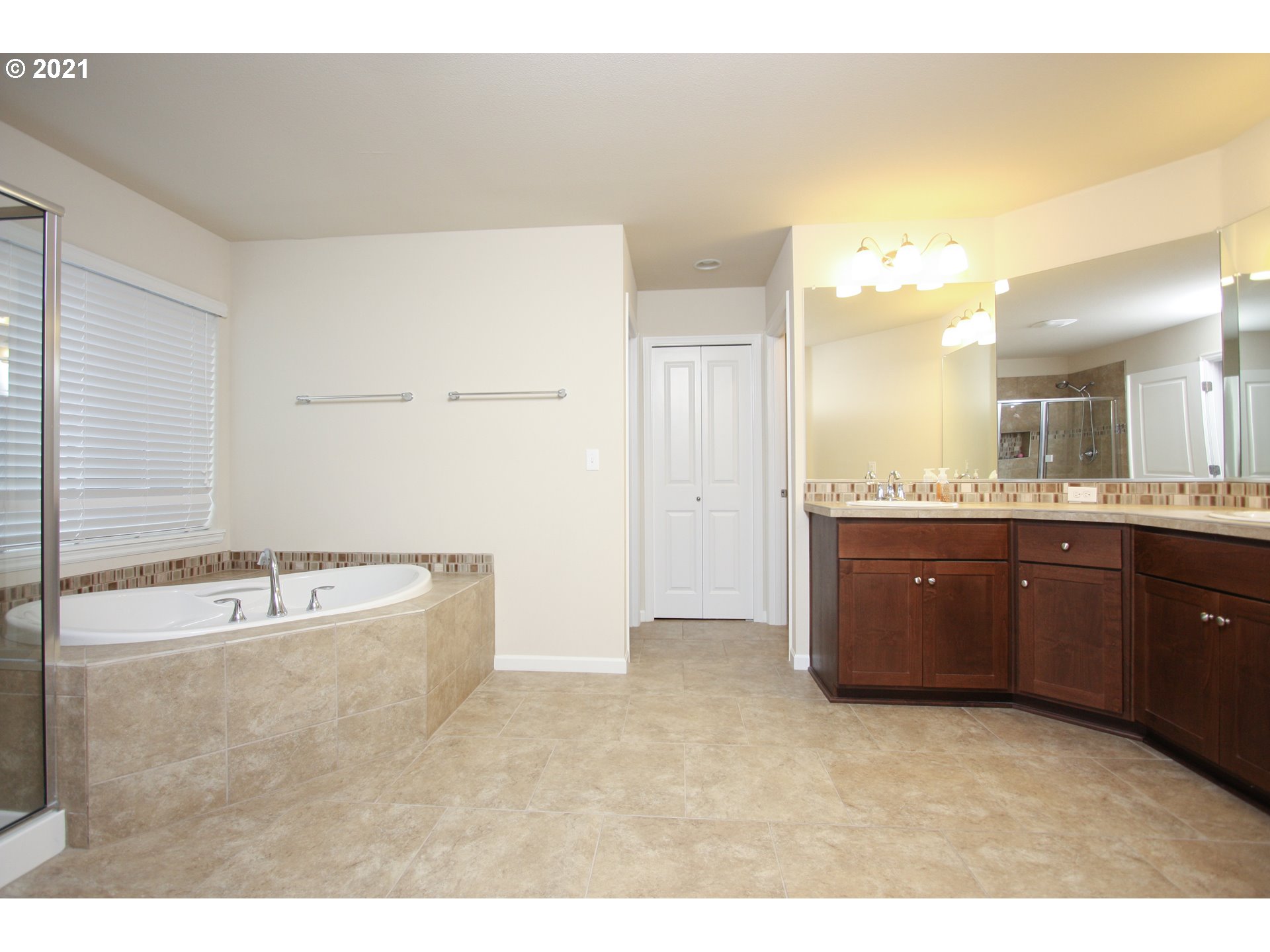 8615 Southwest Schmidt Loop Tigard, OR 97224 - Photo 9 of 22 Gallery Image 9