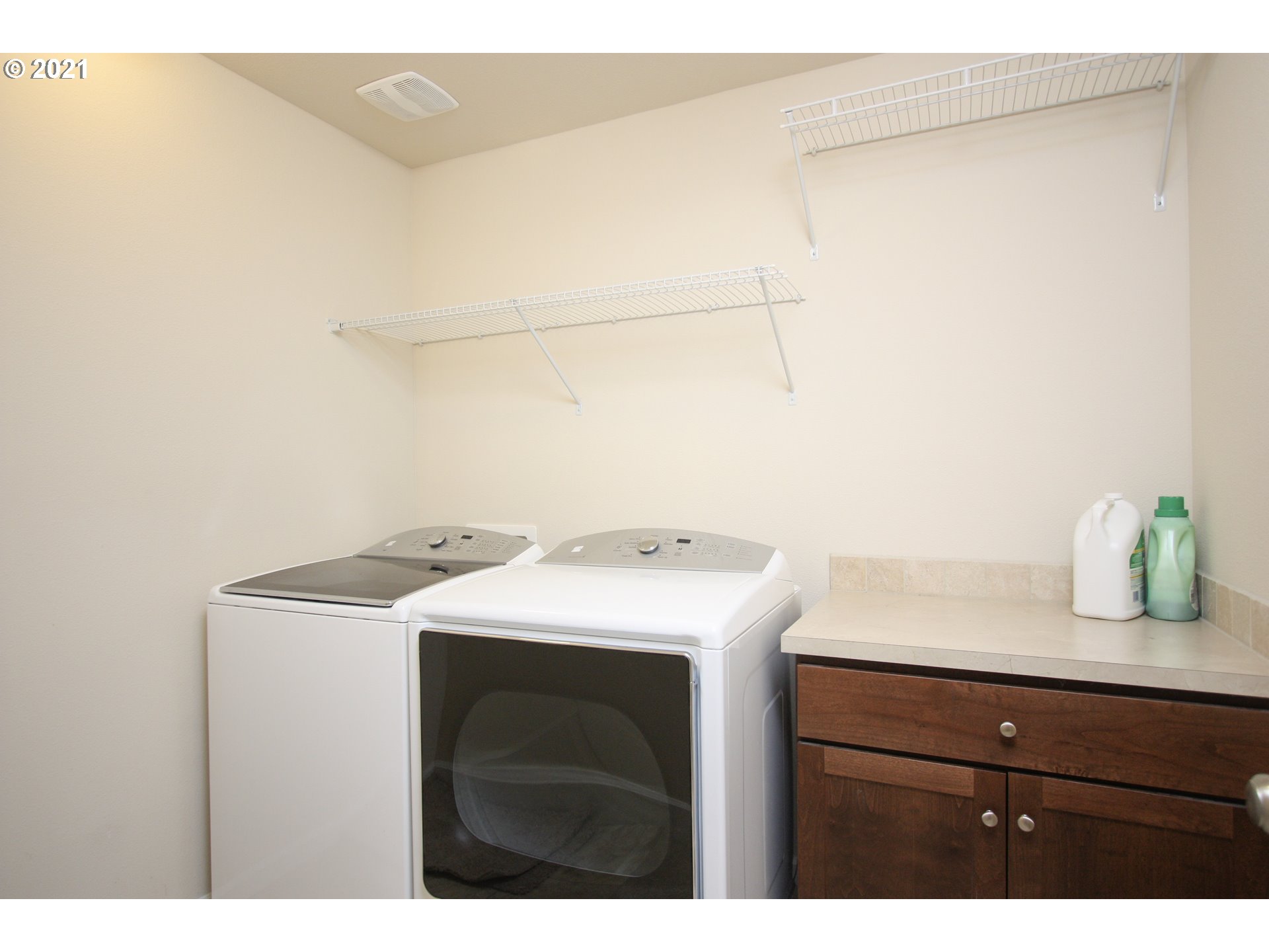 8615 Southwest Schmidt Loop Tigard, OR 97224 - Photo 10 of 22 Gallery Image 10