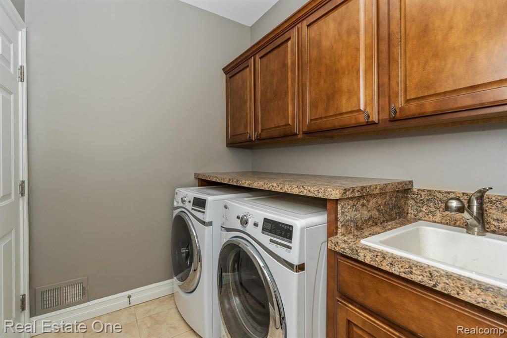 545 Andover Court, Unit 37 Rochester Hills, MI 48306 - Photo 32 of 37