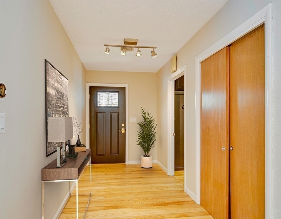 28 Commerford Road Concord, MA 01742 - Photo 5 of 28 Gallery Image 5