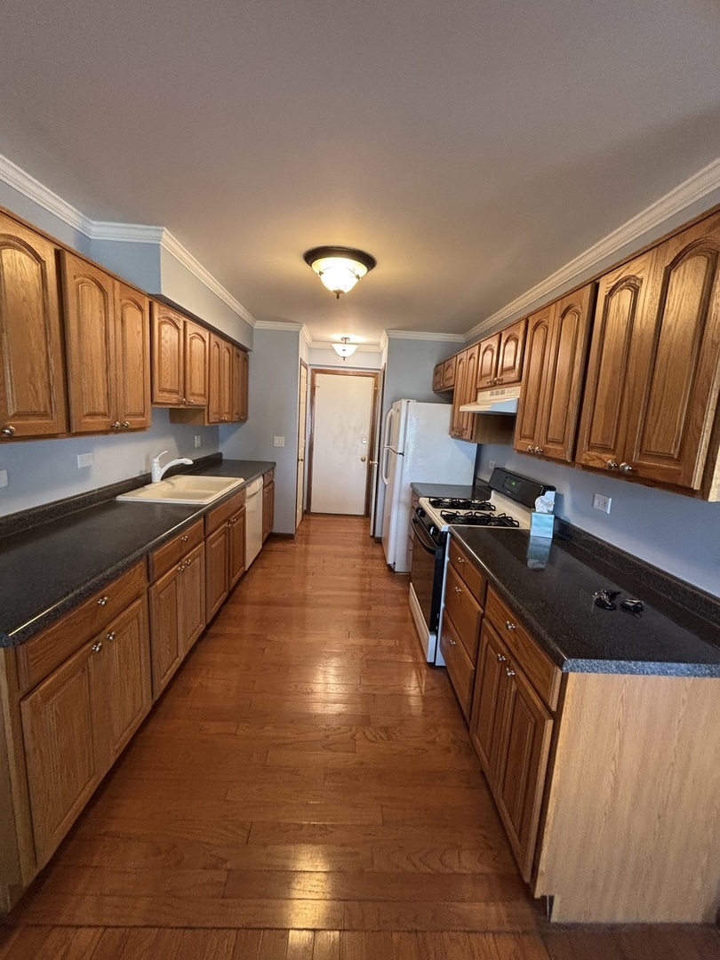 162 Village Creek Drive, Unit 162 Lake In The Hills, IL 60156 - Photo 8 of 19