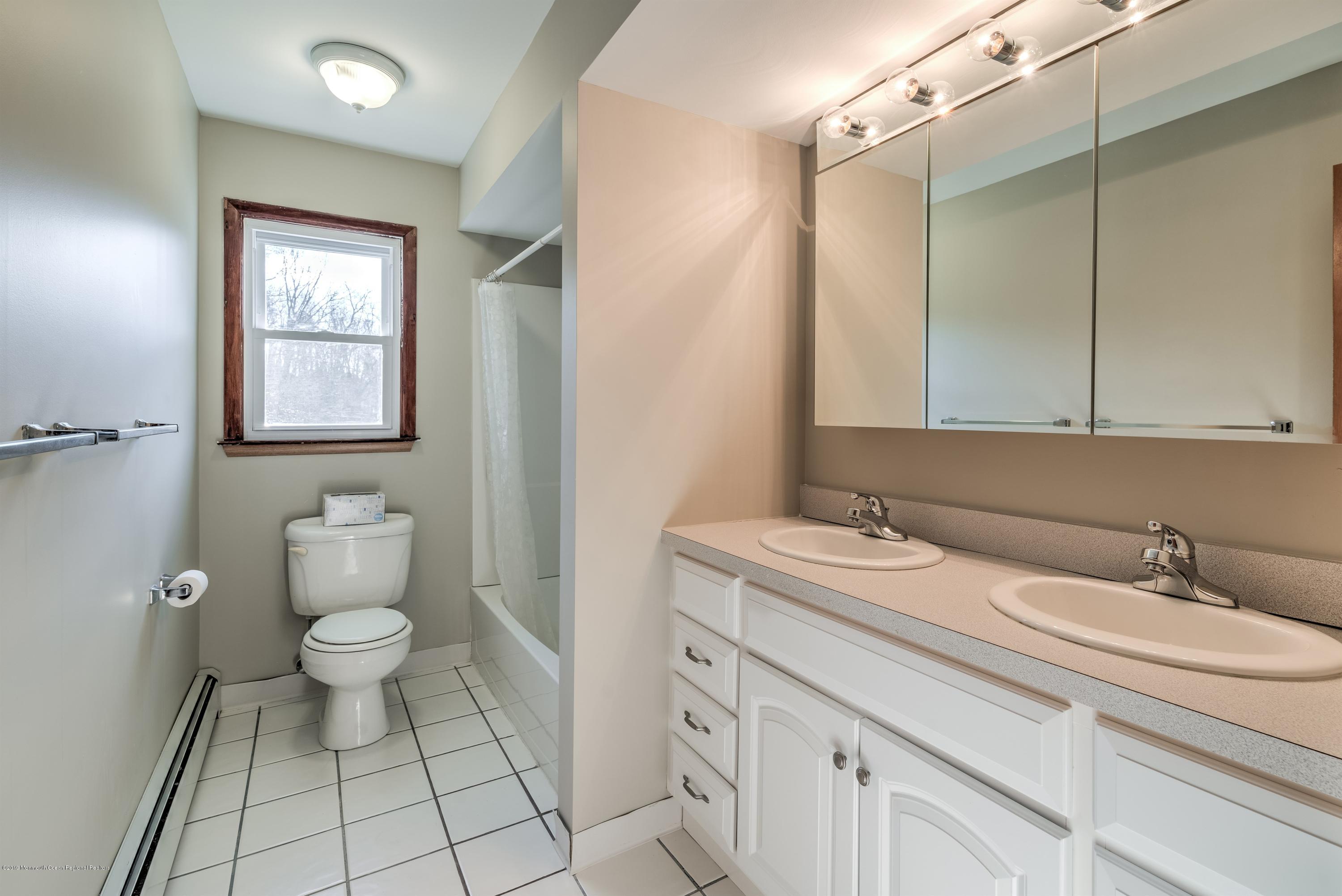 769 Bowman Road Jackson, NJ 08527 - Photo 16 of 34 016_BATHROOM