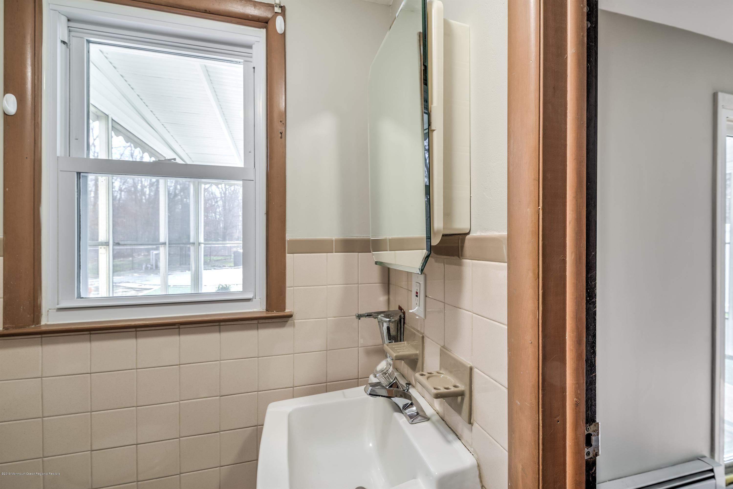 769 Bowman Road Jackson, NJ 08527 - Photo 24 of 34 024_LOWER LEVEL BATHROOM