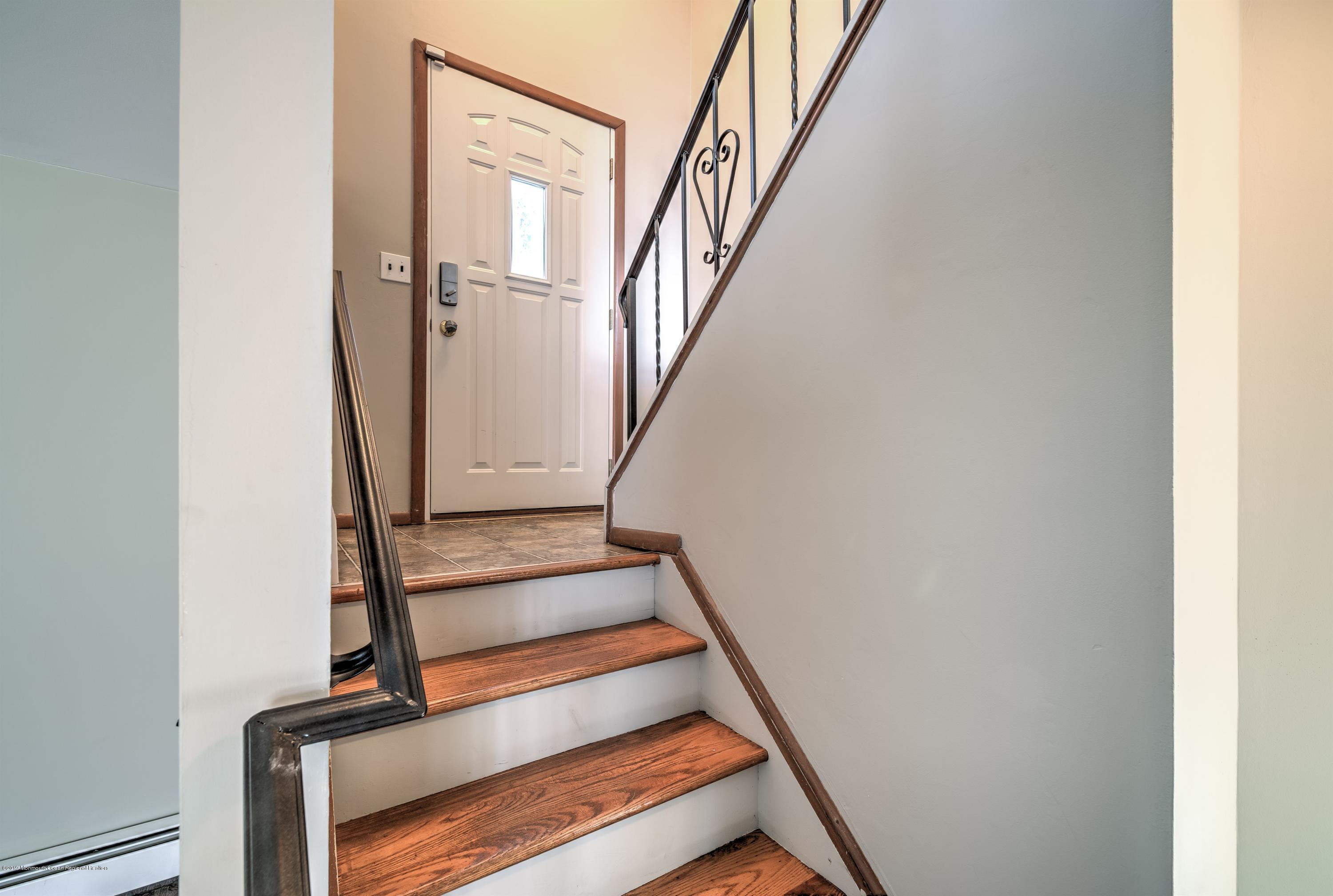 769 Bowman Road Jackson, NJ 08527 - Photo 5 of 34 004_FOYER