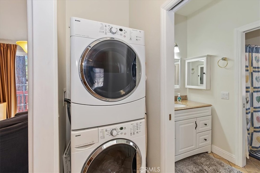 534 Highland Road Big Bear Lake, CA 92315 - Photo 31 of 52 Laundry area