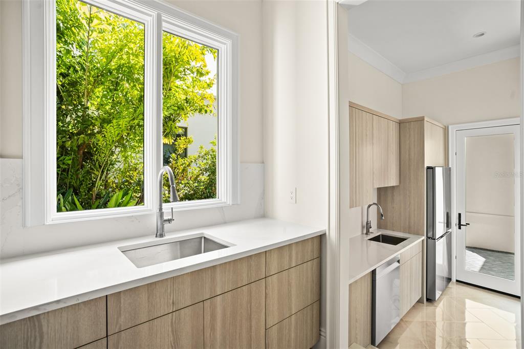 10065 Autumn Mist Lane Orlando, FL 32836 - Photo 33 of 65 a kitchen with a sink and large window