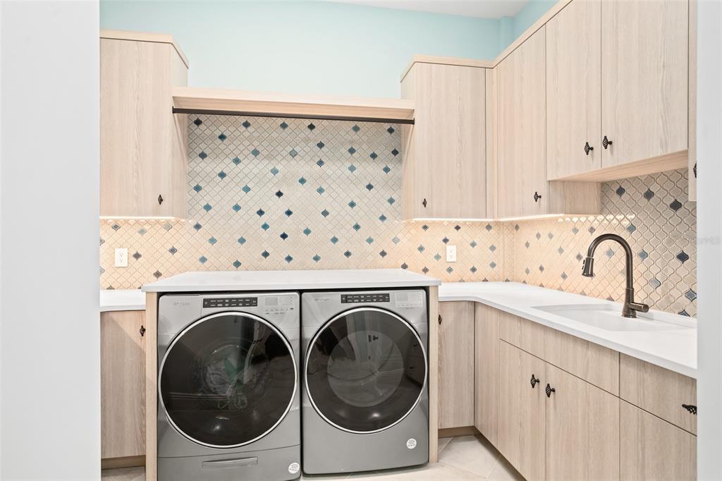 10065 Autumn Mist Lane Orlando, FL 32836 - Photo 34 of 65 a utility room with sink washer and dryer