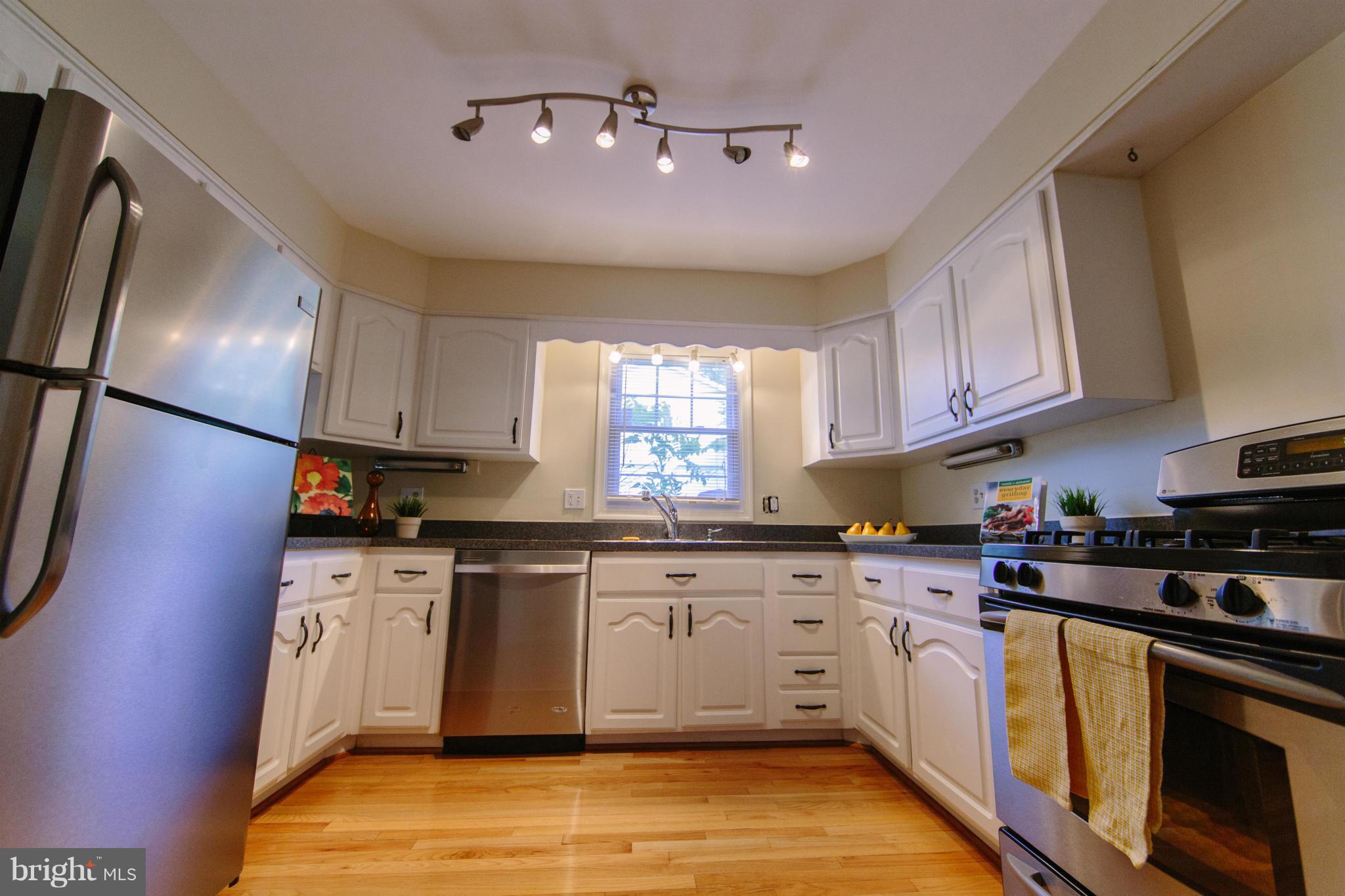 10406 Stone Ridge Lane Vienna, VA 22182 - Photo 6 of 20 Kitchen