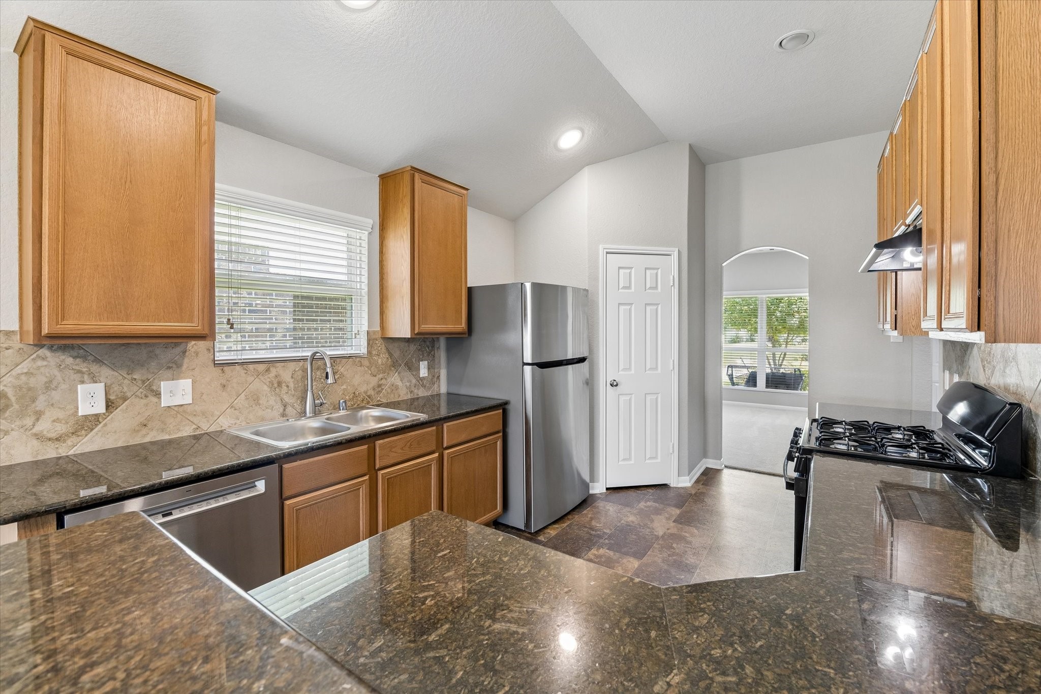 9966 Chimney Swift Lane Conroe, TX 77385 - Photo 10 of 20 Gallery Image 10