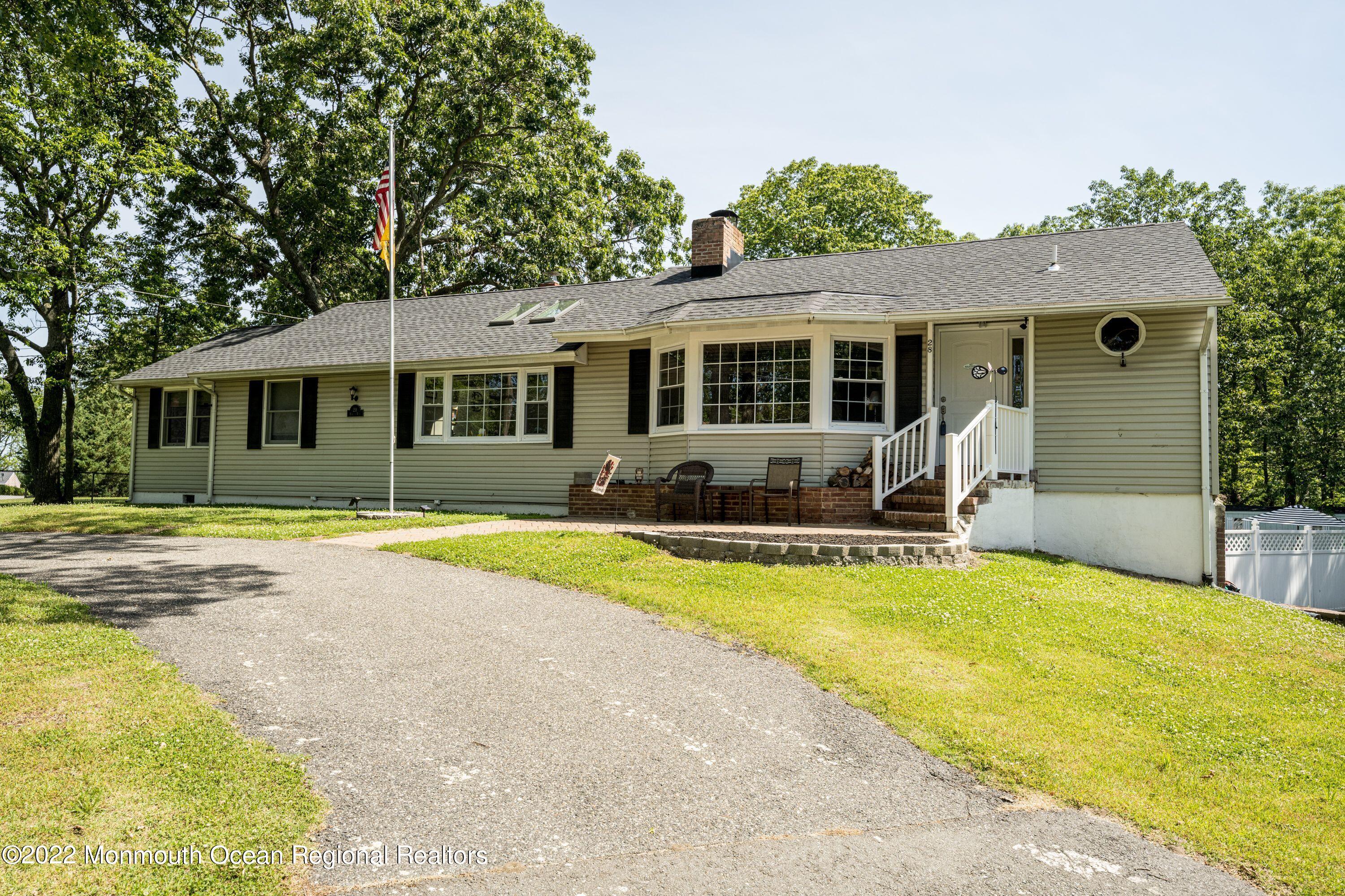 28 Hemlock Road Howell, NJ 07731 - Photo 1 of 37 zhin5KIM