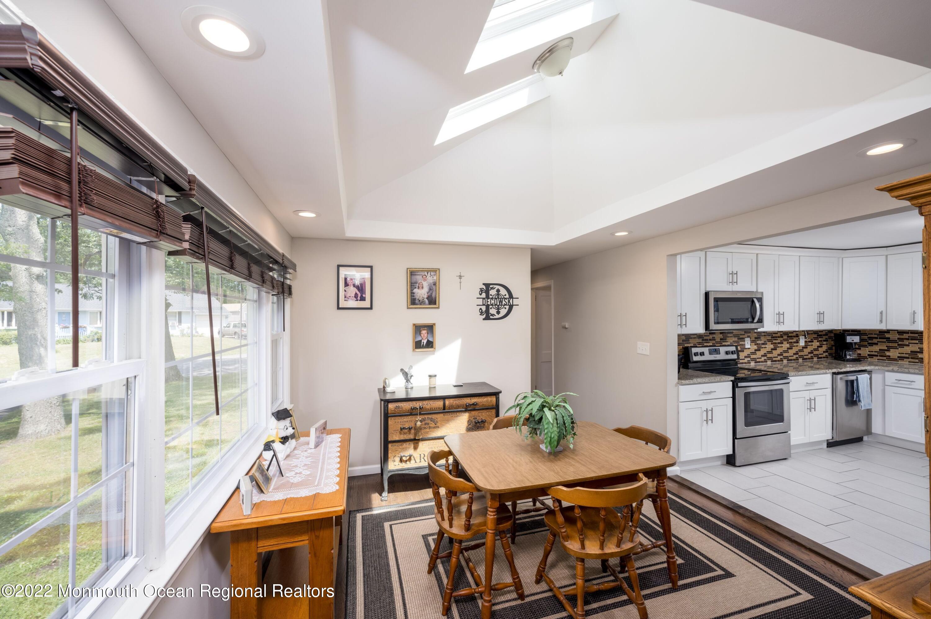 28 Hemlock Road Howell, NJ 07731 - Photo 6 of 37 3mZuCPd4