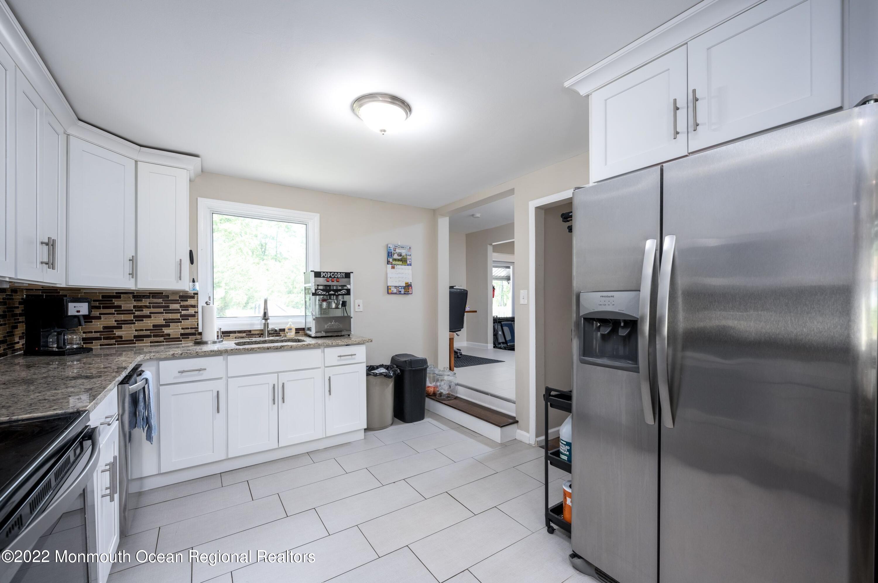 28 Hemlock Road Howell, NJ 07731 - Photo 9 of 37 u3LQP24Q