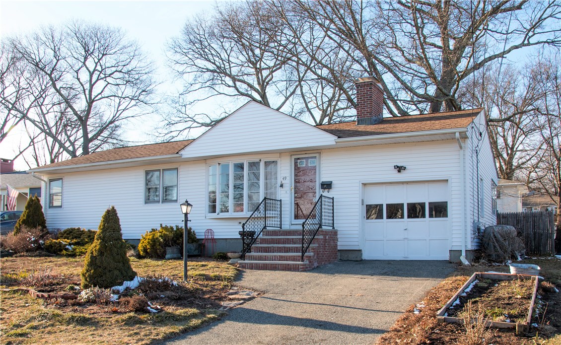 49 Bentley Road Warwick, RI 02888 - Photo 1 of 29 Gallery Image 1