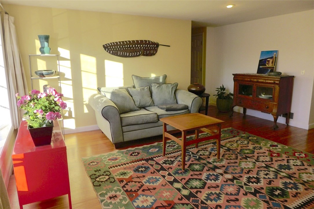 49 Bentley Road Warwick, RI 02888 - Photo 5 of 29 Gallery Image 5