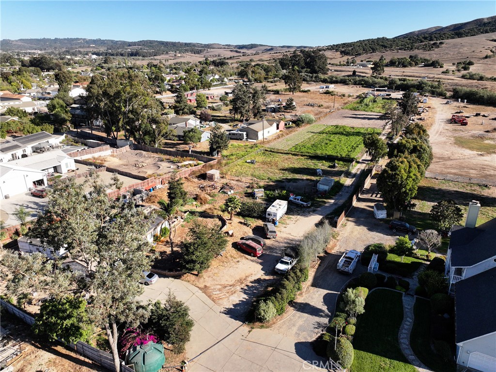 1418 Solomon Road Santa Maria, CA 93455 - Photo 24 of 27 an aerial view of multiple house