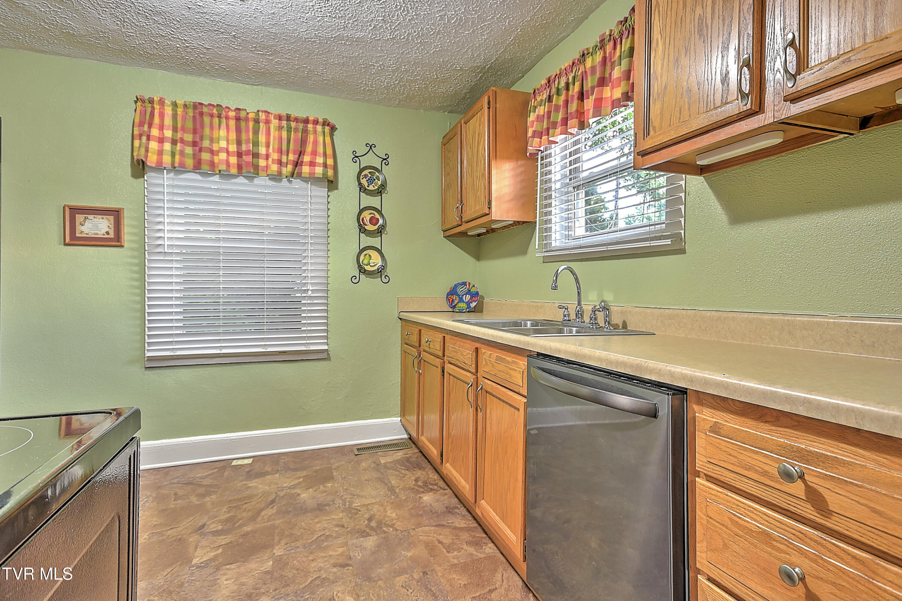 818 Birch Street Kingsport, TN 37664 - Photo 13 of 37 818 Birch BJ-13