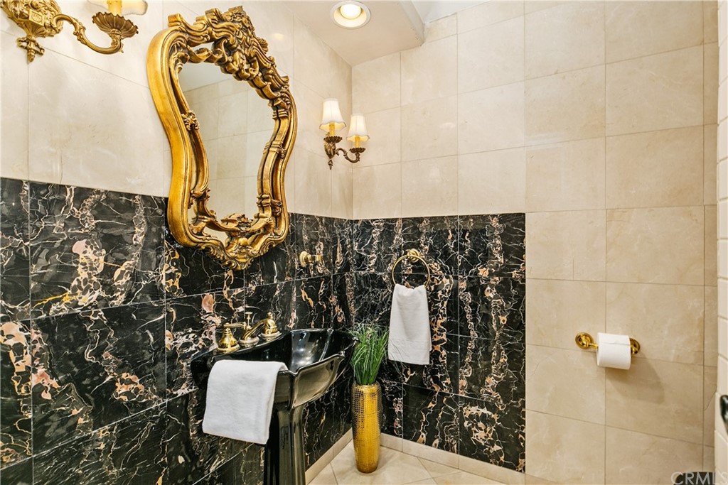 10282 Ambervale Lane North Tustin, CA 92705 - Photo 6 of 50