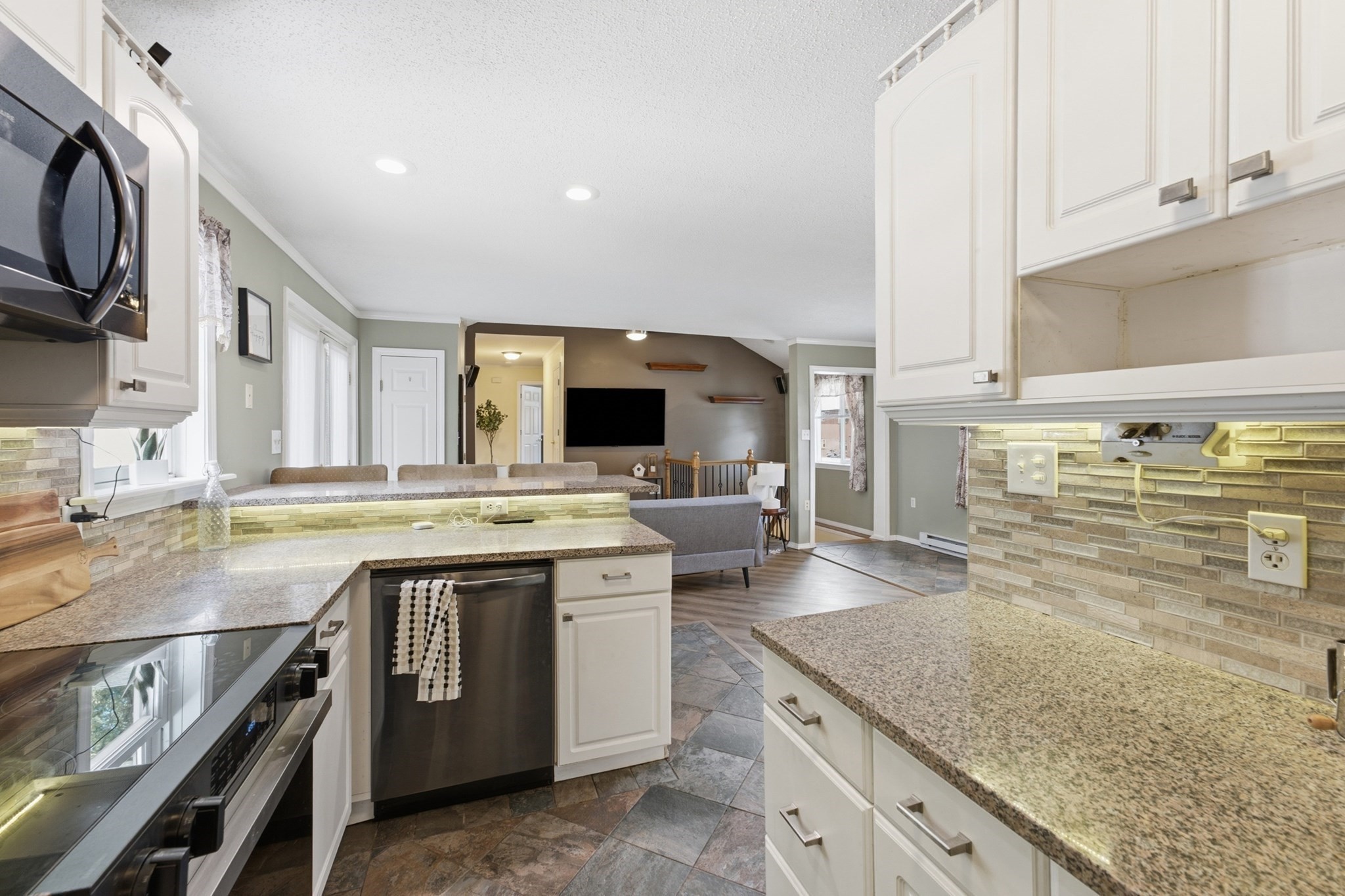 66 Barrison Street Springfield, MA 01109 - Photo 10 of 42 Gallery Image 10