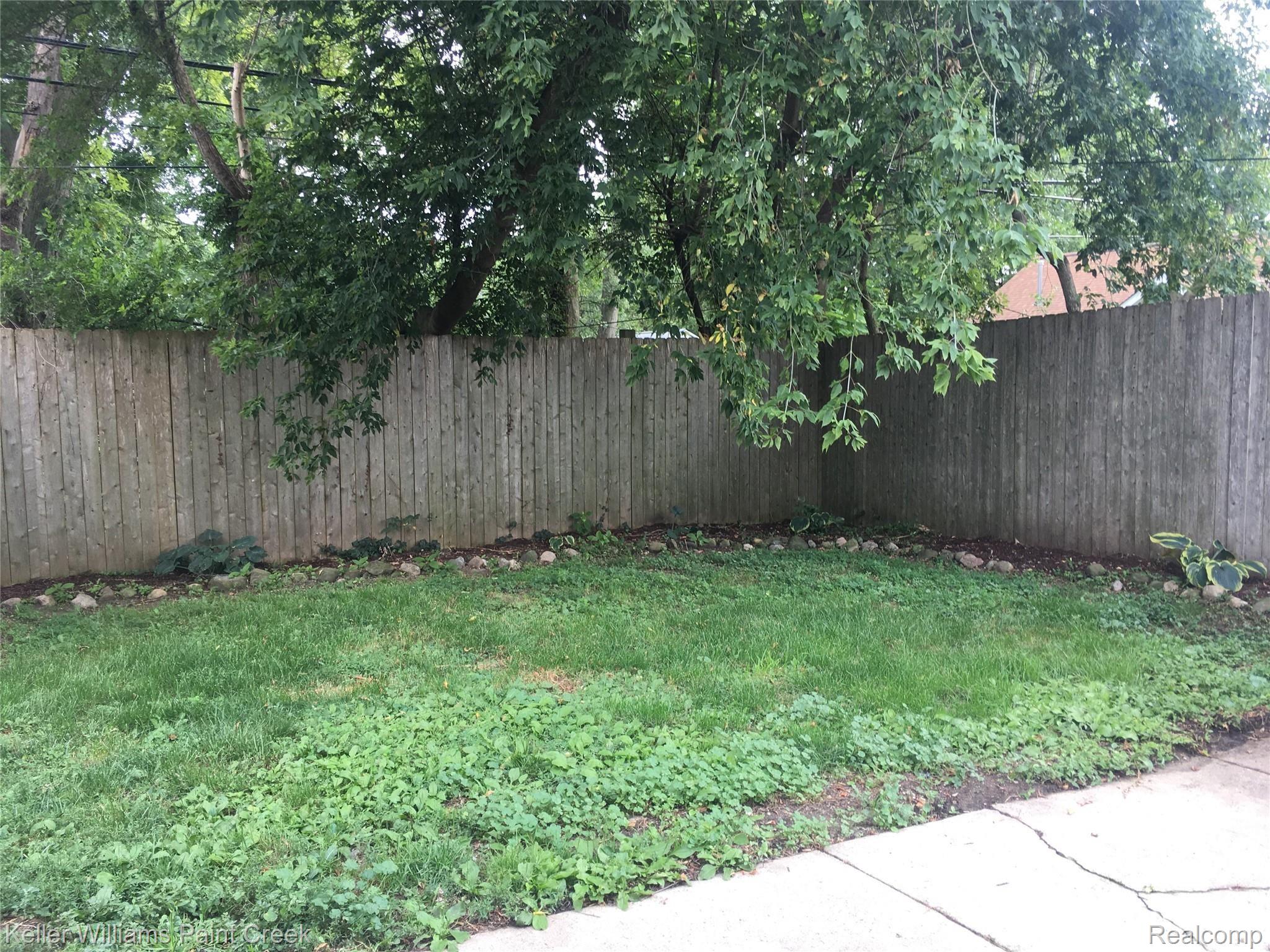 3761 West Auburn Road Rochester, MI 48309 - Photo 19 of 20 IMG_3810.JPG