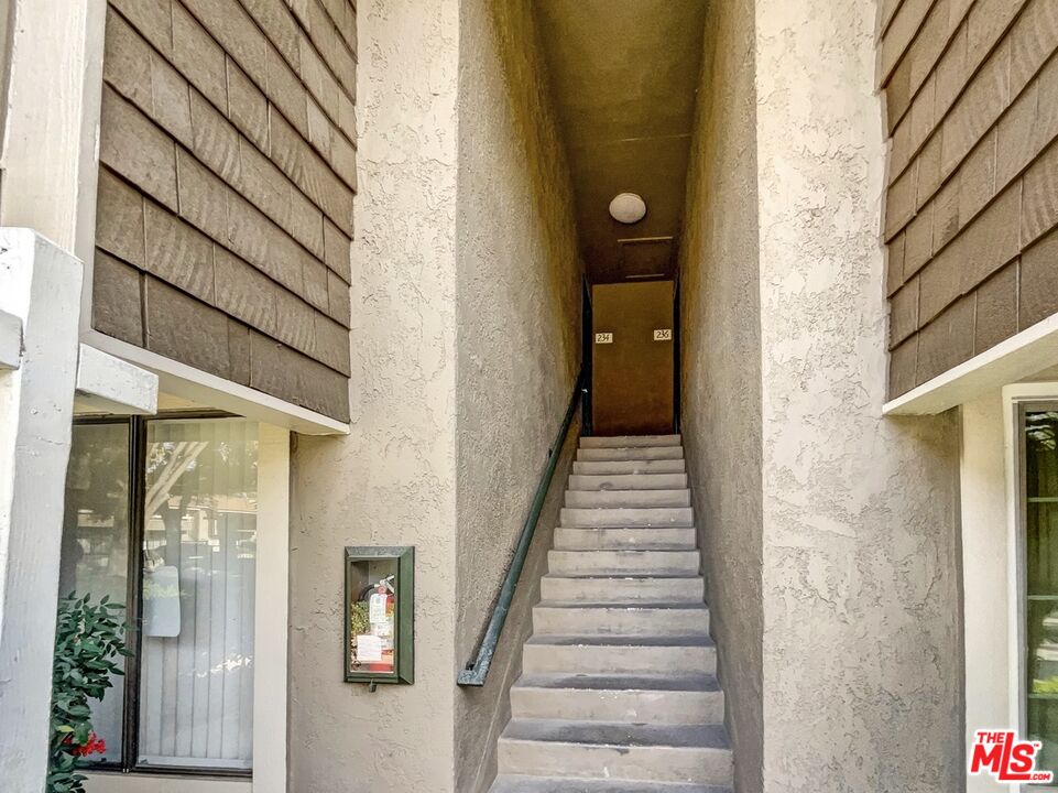234 Springview Irvine, CA 92620 - Photo 7 of 19 a view of a stairs and an entryway