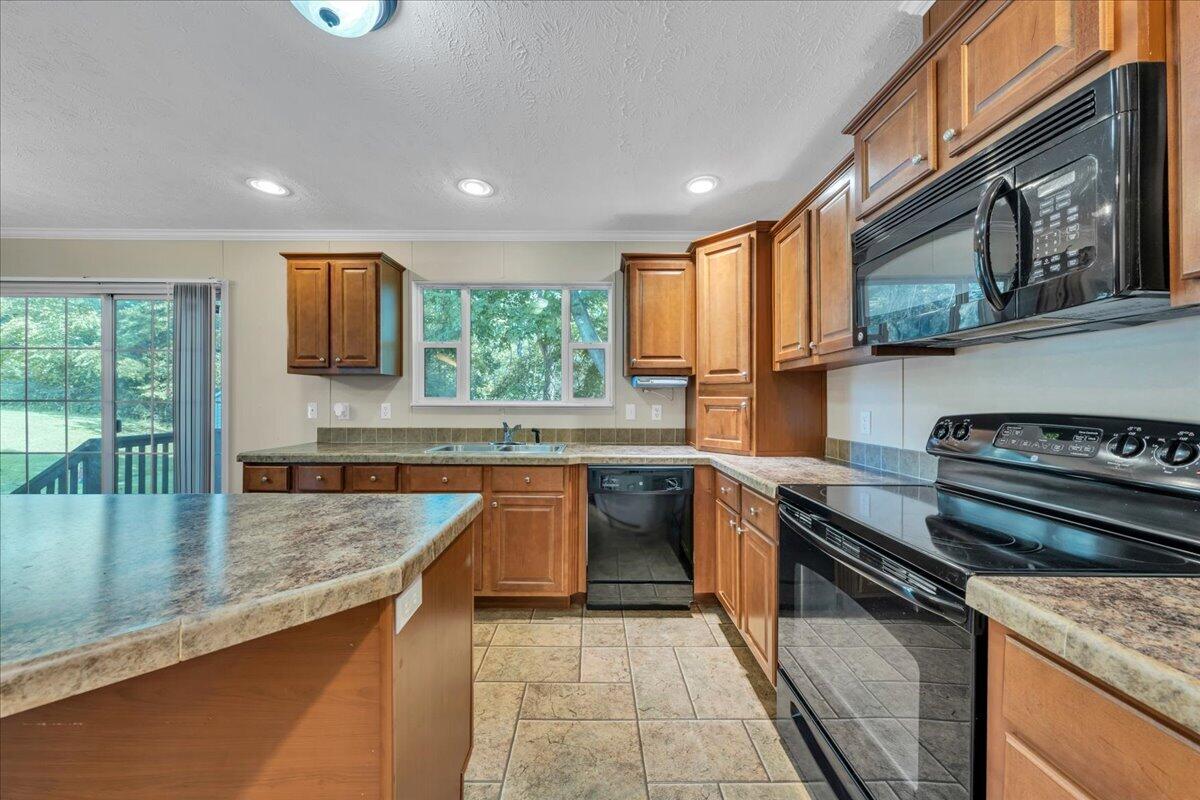 106 Crest Court Blue Ridge, VA 24064 - Photo 15 of 43 15-MIB03431