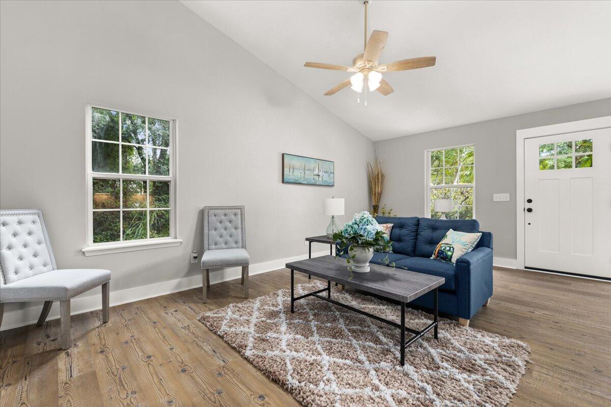 1157 Bellwood Road Charleston, SC 29412 - Photo 11 of 34 24-Living Room