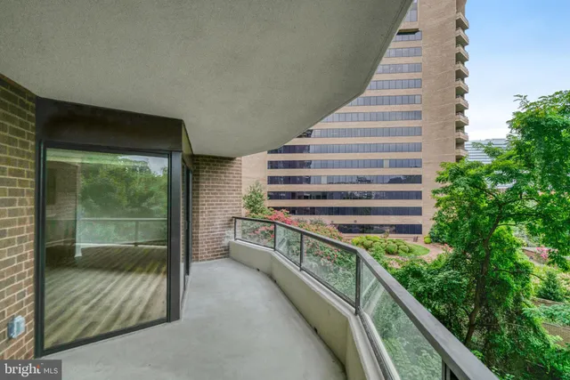 $768,000 | 1600 North Oak Street, Unit 212, Arlington, VA 22209