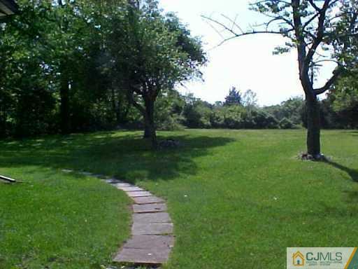 4 Hawthorn Road Piscataway, NJ 08854 - Photo 3 of 8 Gallery Image 3