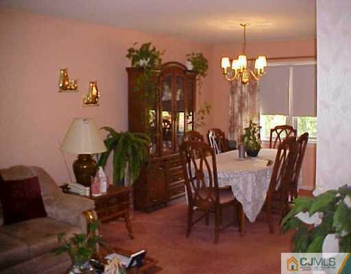 4 Hawthorn Road Piscataway, NJ 08854 - Photo 5 of 8 Gallery Image 5