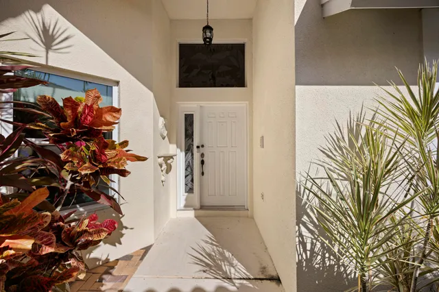 $1,125,000 | 122 Eagleton Lane, Palm Beach Gardens, FL 33418