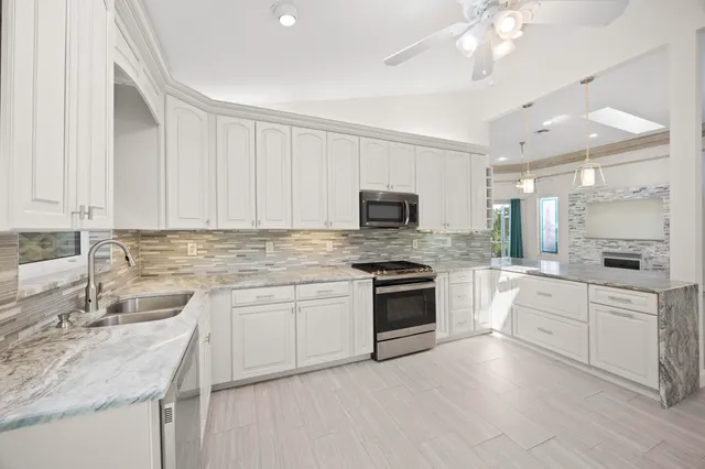 $1,125,000 | 122 Eagleton Lane, Palm Beach Gardens, FL 33418