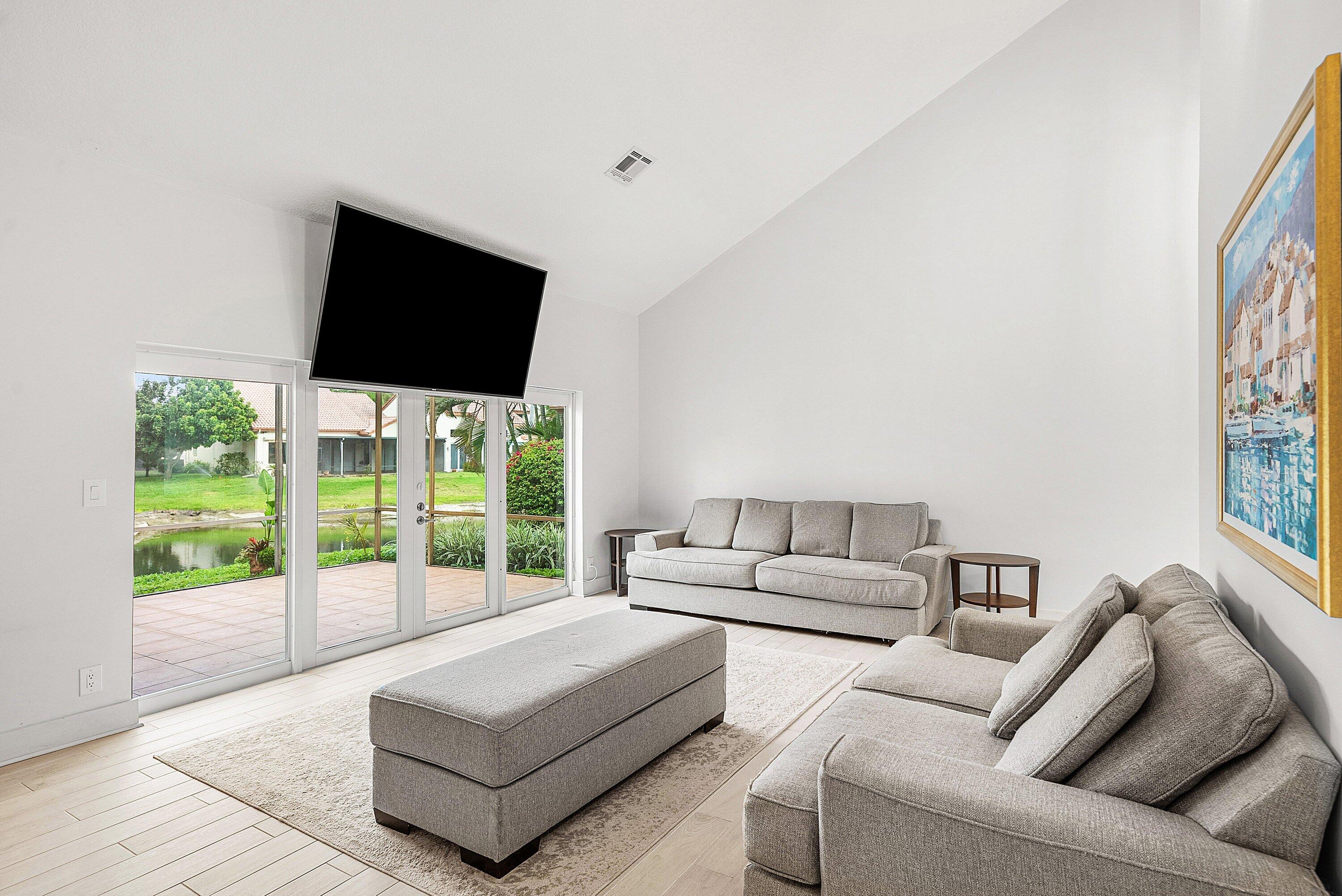23373 Water Circle Boca Raton, FL 33486 - Photo 25 of 61 living room