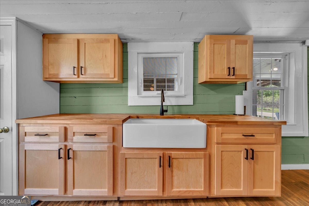 3613 S Highway Dublin, GA 31021 - Photo 12 of 52 a kitchen with cabinets and window