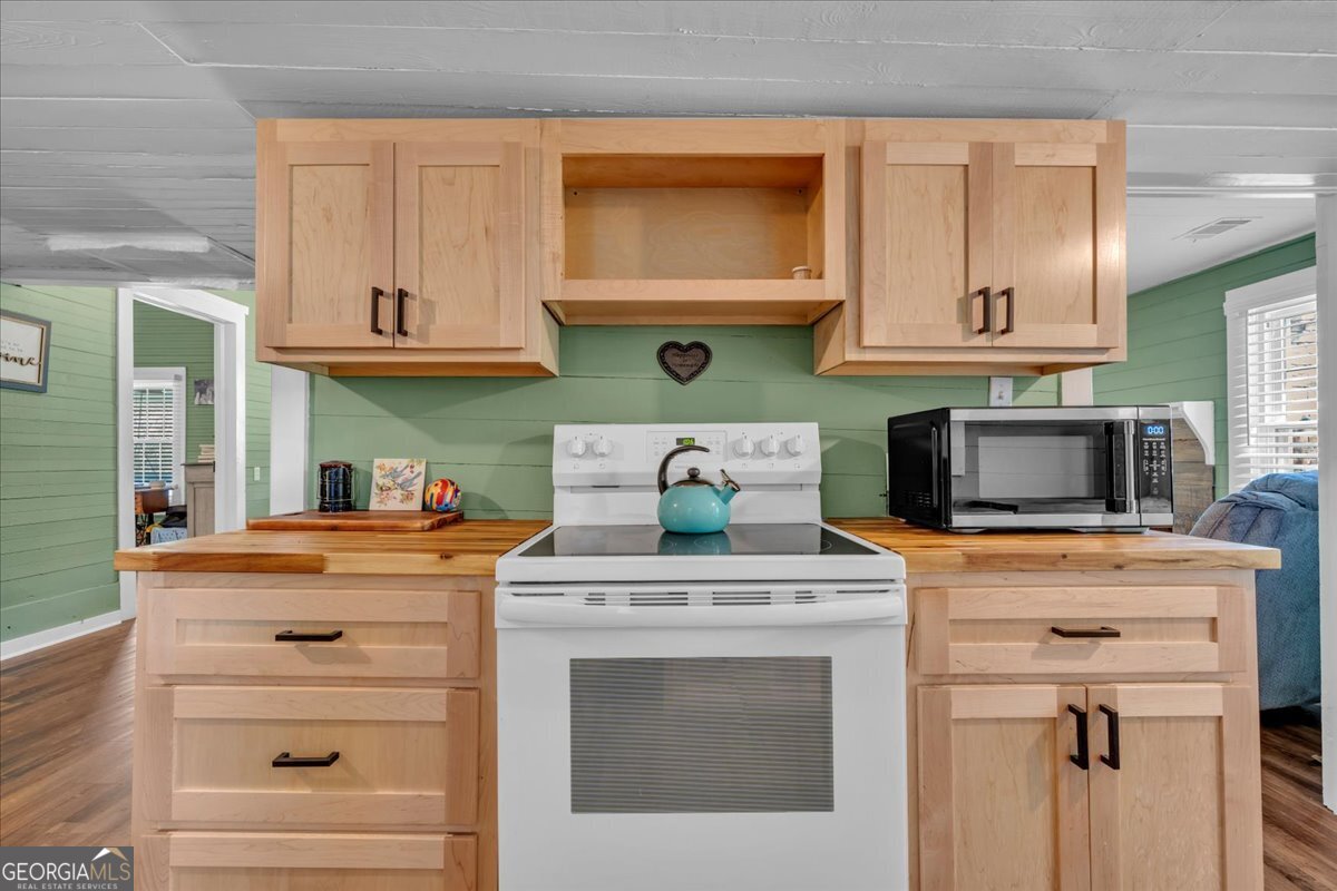 3613 S Highway Dublin, GA 31021 - Photo 15 of 52 a kitchen with stainless steel appliances granite countertop a stove and a microwave