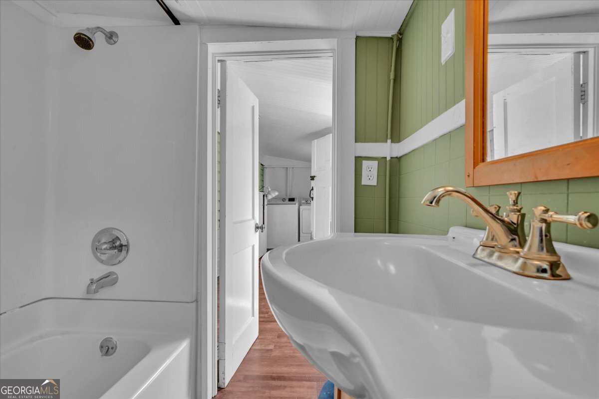 3613 S Highway Dublin, GA 31021 - Photo 26 of 52 a bathroom with a bathtub and a shower