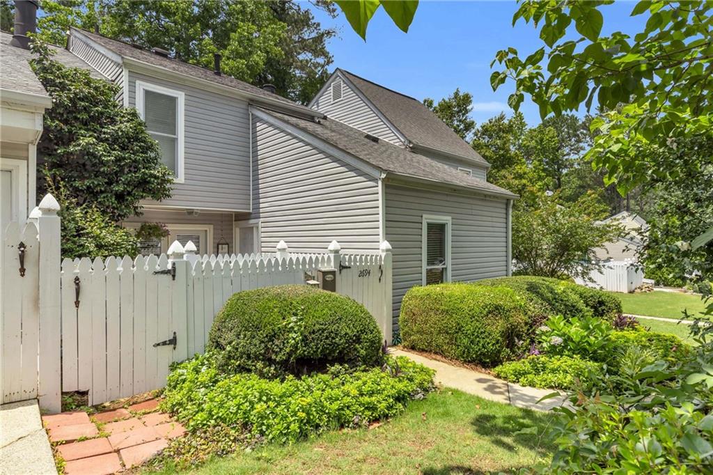 2694 Greentree Dr Southeast