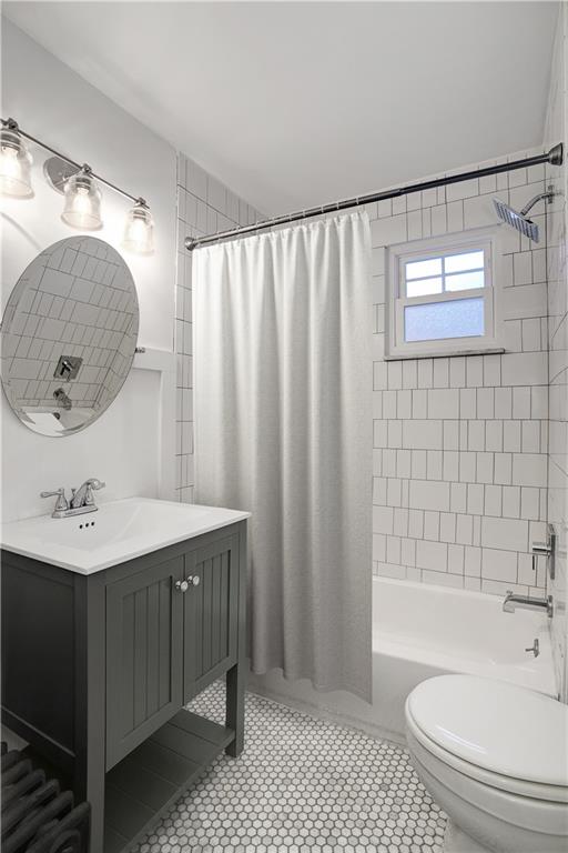 315 Main Street Pittsburgh, PA 15201 - Photo 20 of 23 a bathroom with a sink and a mirror