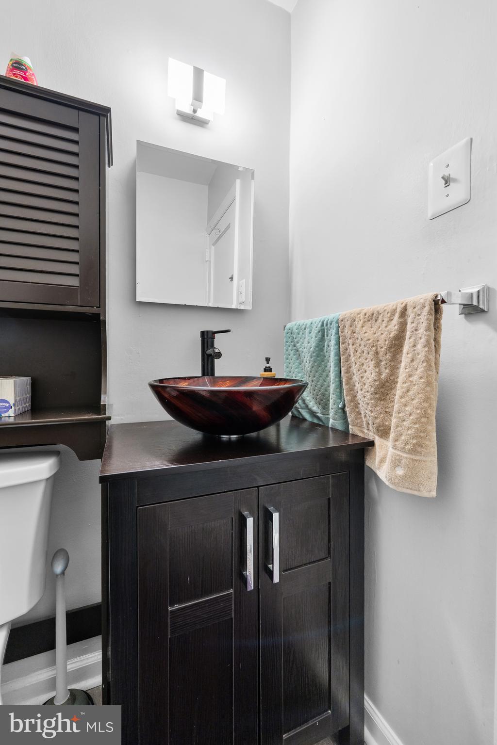 478 Granite Terrace Springfield, PA 19064 - Photo 14 of 30 1st floor Powder Room
